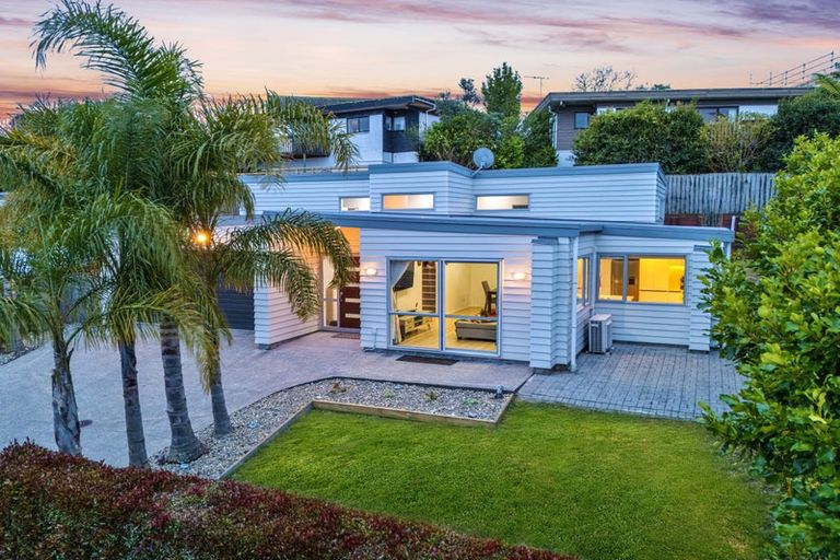 Photo of property in 9 Cityview Place, Massey, Auckland, 0614