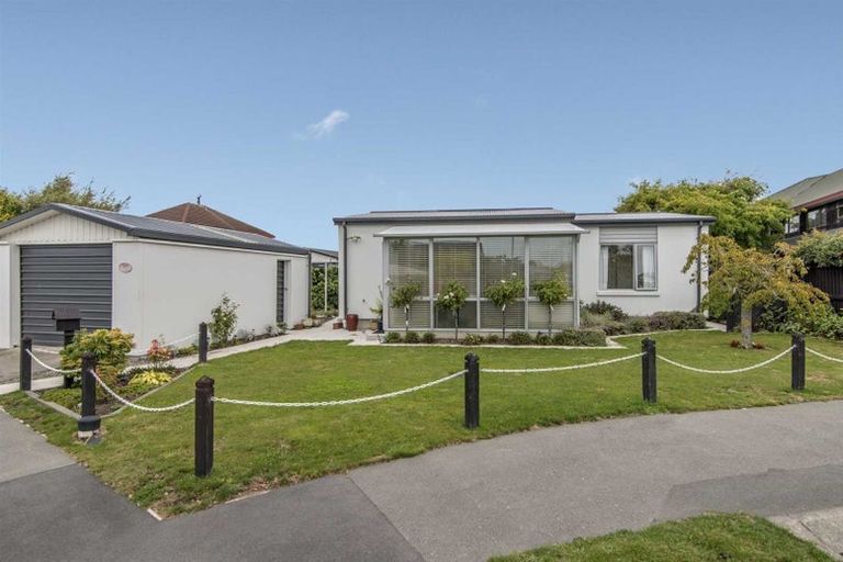 Photo of property in 1/37 Aberfoyle Place, Parklands, Christchurch, 8083