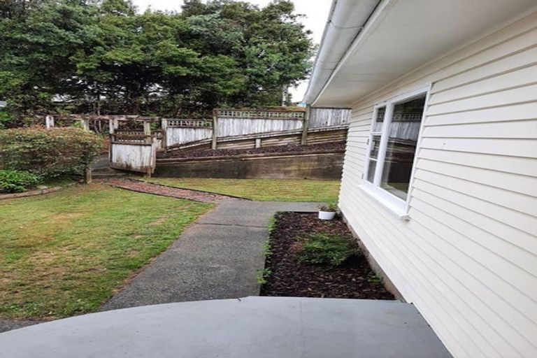 Photo of property in 30 The Drive, Tawa, Wellington, 5028