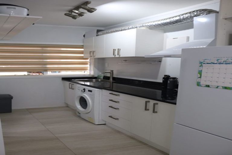 Photo of property in 18 Dunstall Place, Mangere Bridge, Auckland, 2022