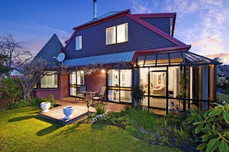 Photo of property in 11 Kedleston Drive, Avonhead, Christchurch, 8042