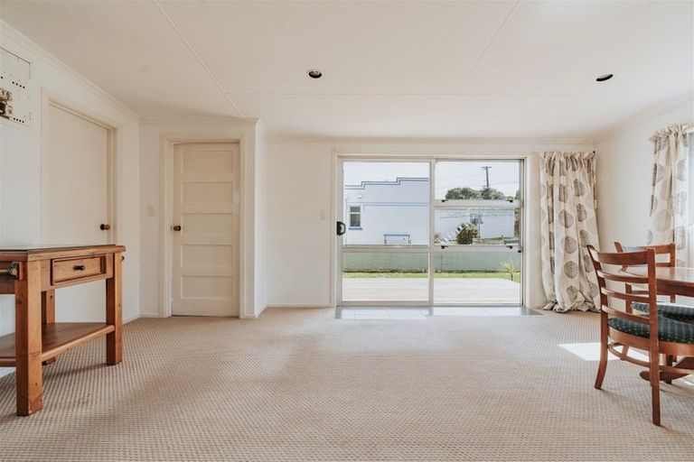 Photo of property in 9 Essex Street, Balclutha, 9230