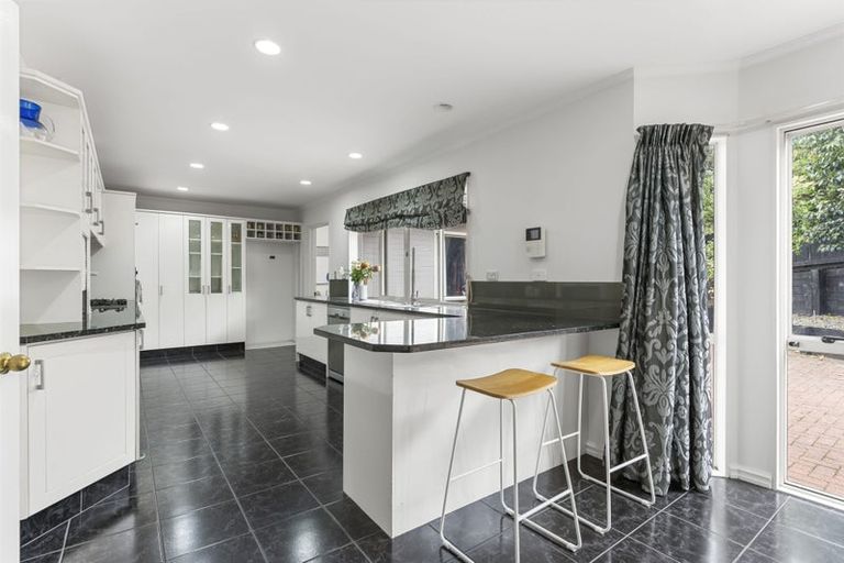 Photo of property in 9 Nathan Close, Somerville, Auckland, 2014