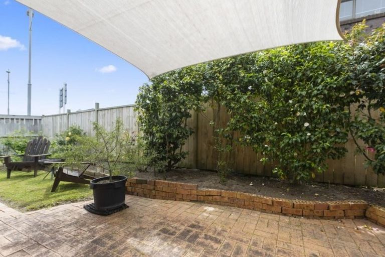Photo of property in 2/963 Beach Road, Torbay, Auckland, 0630