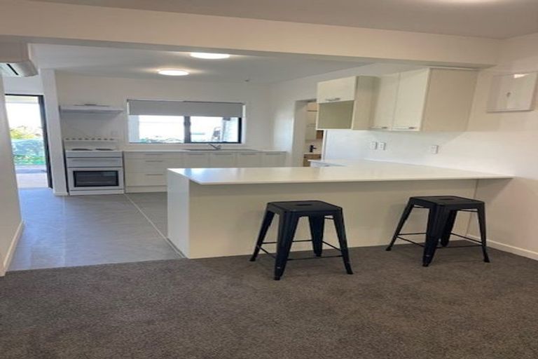 Photo of property in 27 Sunset Road, Totara Vale, Auckland, 0632