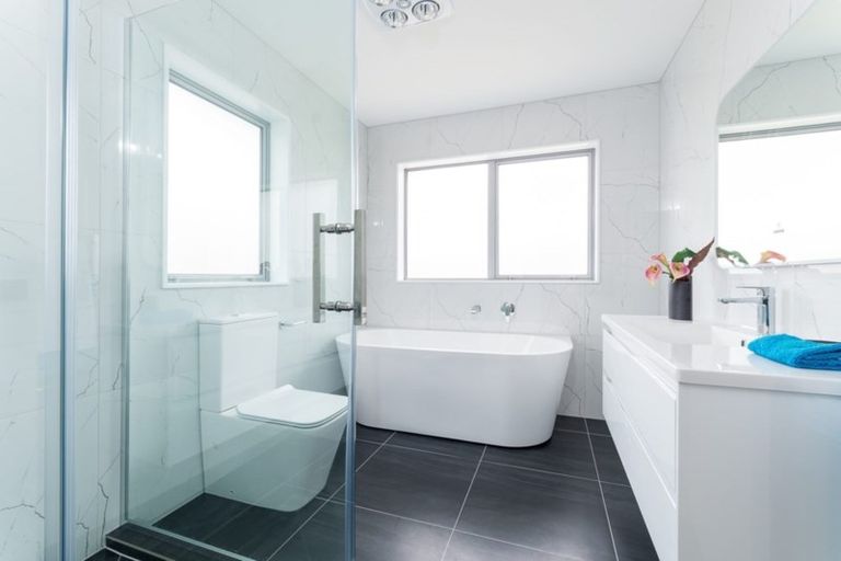 Photo of property in 9 Takurua Terrace, Orewa, 0931