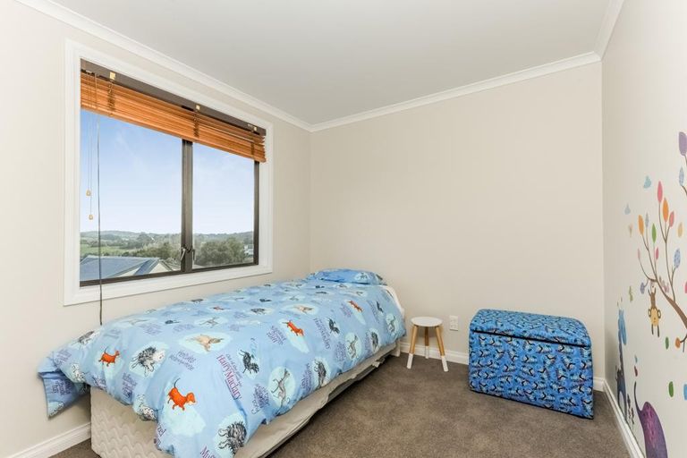 Photo of property in 13 View Ridge Drive, Ranui, Auckland, 0612