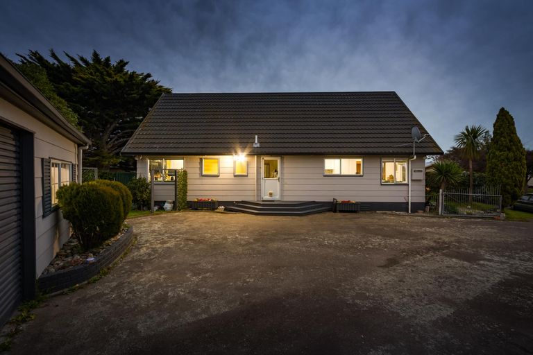 Photo of property in 17 Hilton Grove, Kelvin Grove, Palmerston North, 4414