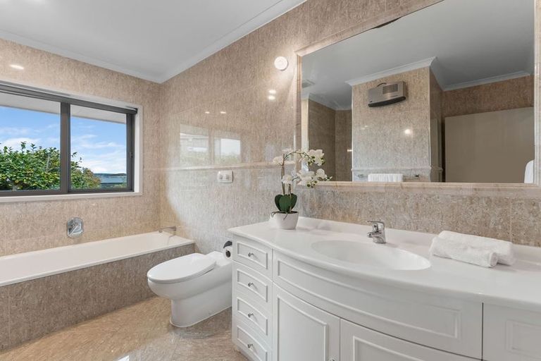 Photo of property in 174 Lake Terrace, Hilltop, Taupo, 3330