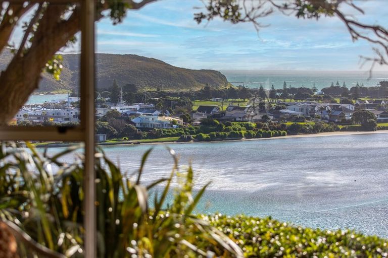 Photo of property in 61 Bayview Road, Paremata, Porirua, 5024