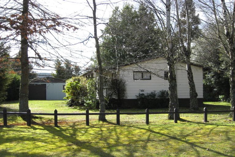 Photo of property in 16 Candu Lane, Kinloch, Taupo, 3377