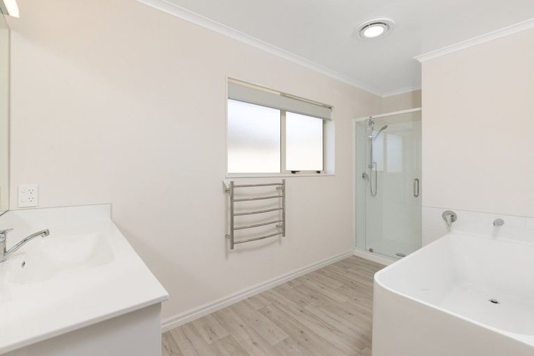 Photo of property in 142 Evans Road, Papamoa Beach, Papamoa, 3118