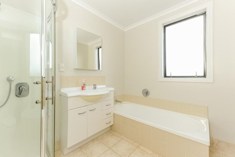 Photo of property in 13 View Ridge Drive, Ranui, Auckland, 0612