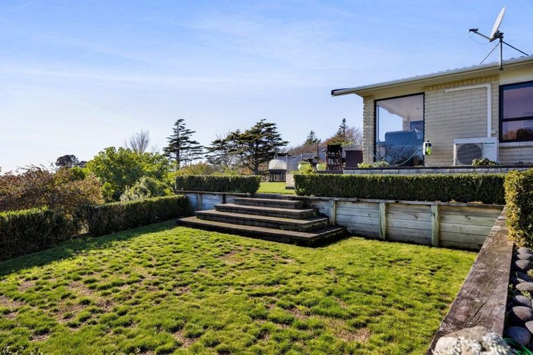 Photo of property in 14 Sequoia Grove, Merrilands, New Plymouth, 4312