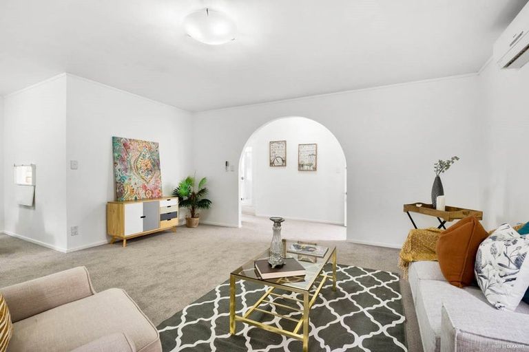 Photo of property in 3/39 Sunnynook Road, Forrest Hill, Auckland, 0620