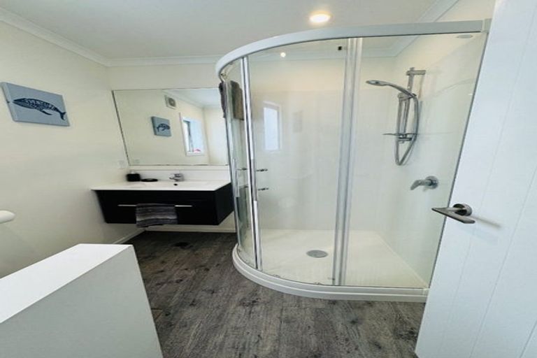 Photo of property in 5/20 Glanmire Road, Newlands, Wellington, 6037