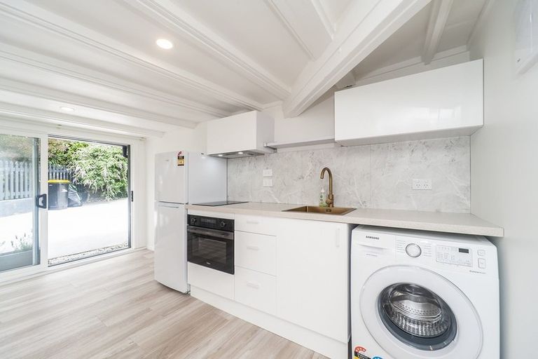 Photo of property in 43 Harbour View Road, Northland, Wellington, 6012