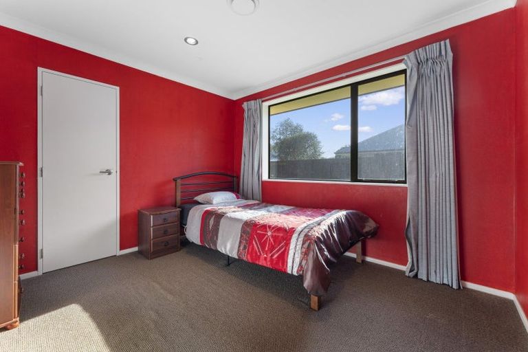 Photo of property in 10 Rodeo Drive, Kelvin Grove, Palmerston North, 4414