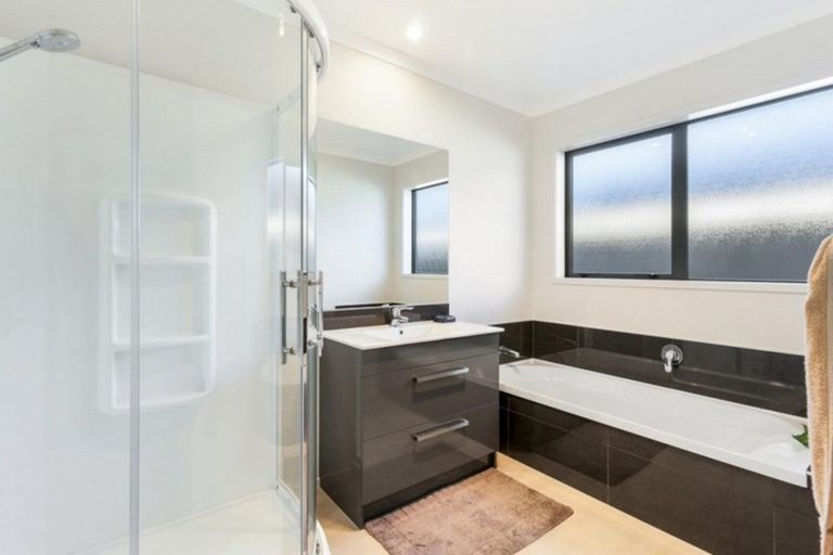 Photo of property in 9 Hiria Crescent, Papamoa Beach, Papamoa, 3118