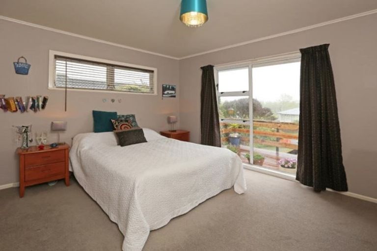 Photo of property in 3 Kaikoura Street, Henderson, Auckland, 0612