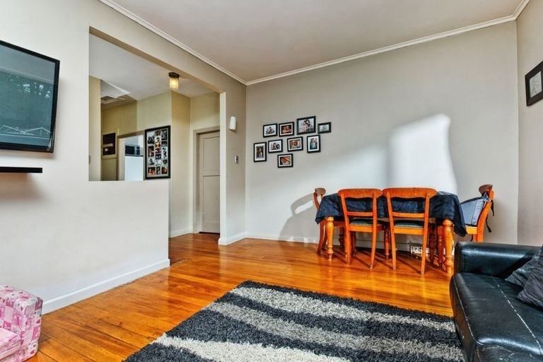 Photo of property in 2/85 Diana Drive, Glenfield, Auckland, 0627