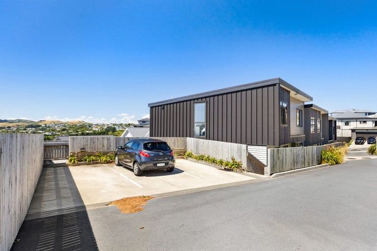 Photo of property in 6/62 Spenmoor Street, Newlands, Wellington, 6037