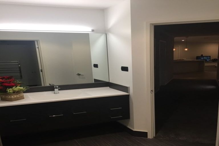 Photo of property in 9 Grove Way, Riverhead, 0820