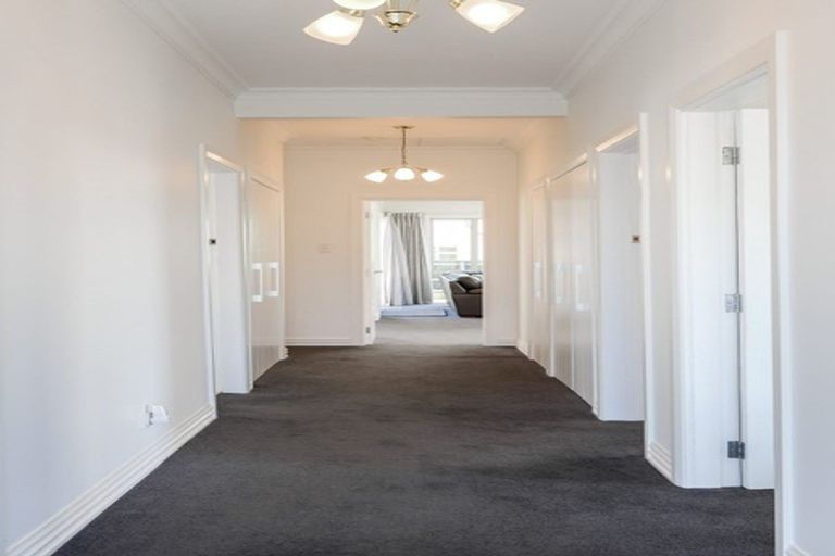 Photo of property in 52 Hargest Crescent, Saint Kilda, Dunedin, 9012