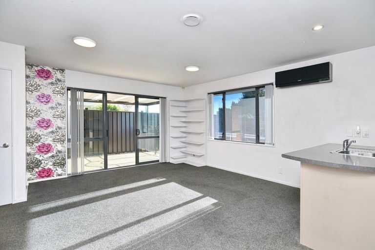 Photo of property in 1/123 Sawyers Arms Road, Northcote, Christchurch, 8052