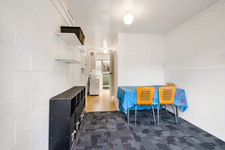 Photo of property in 1/15 Lancelot Place, Glenfield, Auckland, 0629