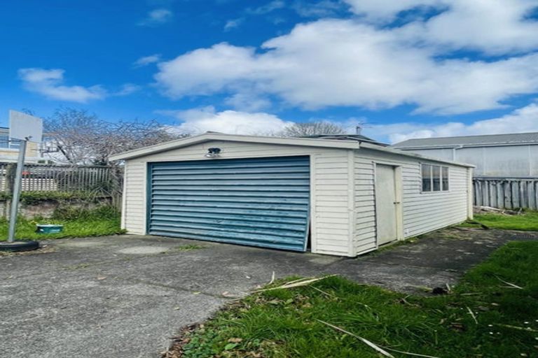 Photo of property in 2/24 Trentham Road, Papakura, 2110