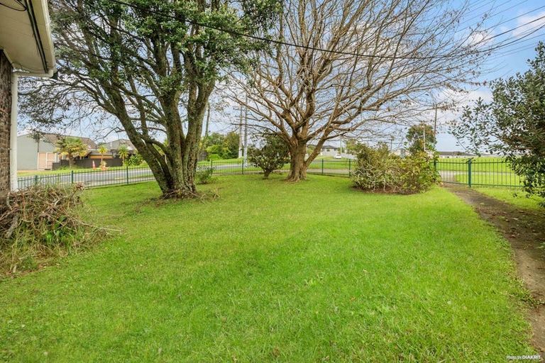 Photo of property in 785 East Coast Road, Northcross, Auckland, 0630
