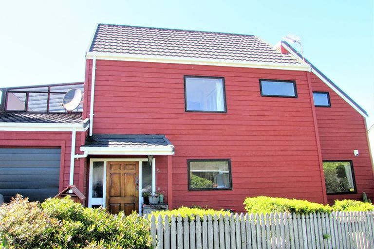 Photo of property in 54 Frobisher Street, Island Bay, Wellington, 6023