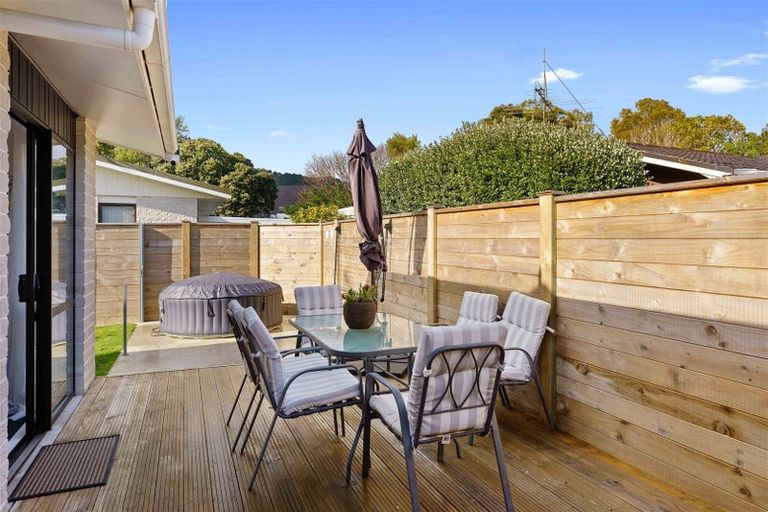 Photo of property in 34 Rewarewa Crescent, Waikanae, 5036