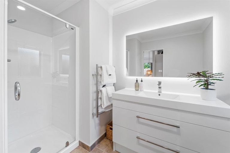 Photo of property in 32a Centreway Road, Orewa, 0931