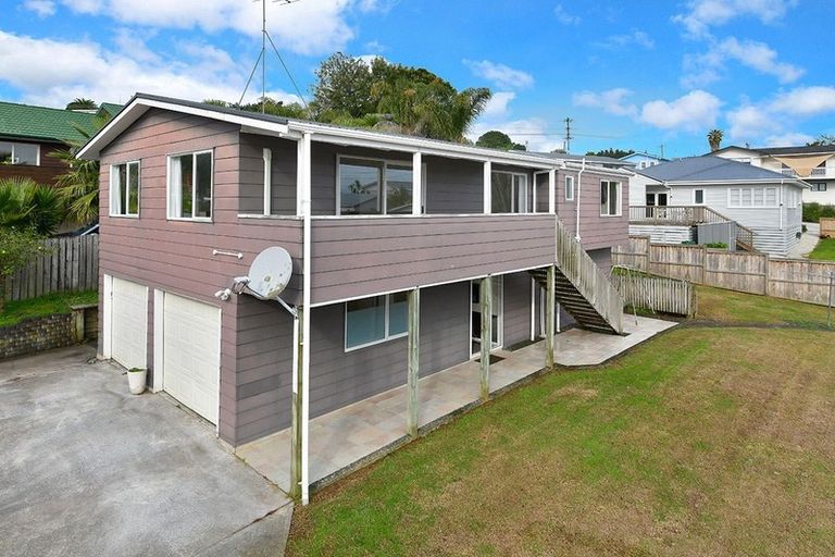 Photo of property in 4a St James Avenue, Helensville, 0800