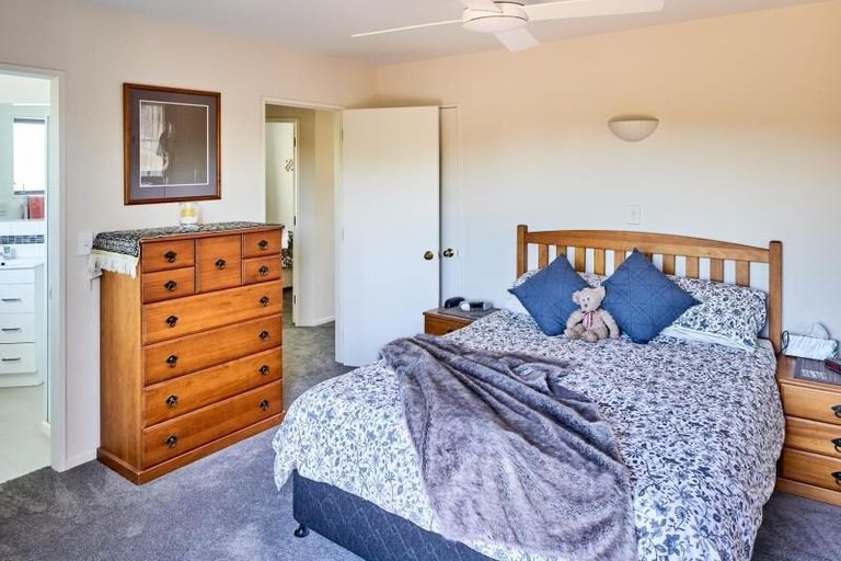 Photo of property in 12 Dornoch Place, Papakowhai, Porirua, 5024