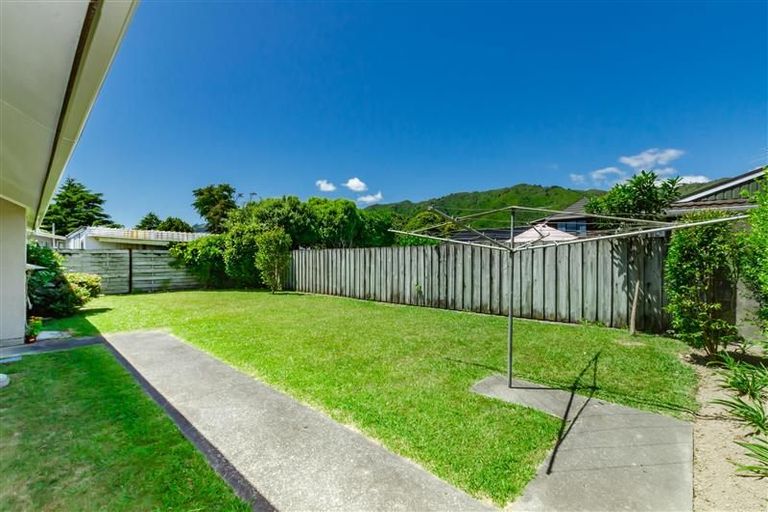 Photo of property in 2a Stuart Street, Waikanae, 5036