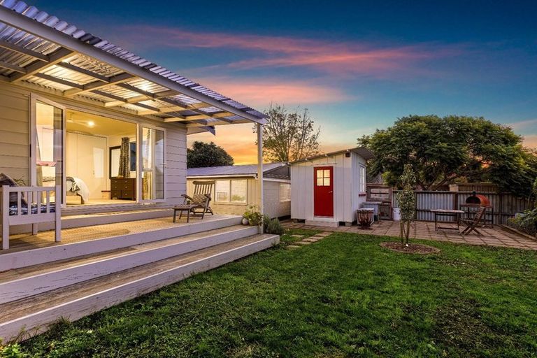 Photo of property in 14a Taioma Crescent, Te Atatu Peninsula, Auckland, 0610