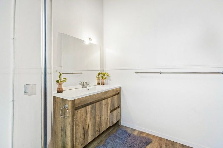 Photo of property in 1/23 Craigbank Avenue, New Lynn, Auckland, 0600