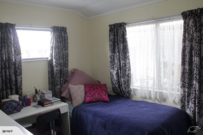 Photo of property in 84 Hillcrest Drive, Kelvin Grove, Palmerston North, 4414