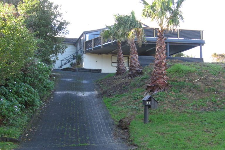Photo of property in 13 Palmetto Place, Goodwood Heights, Auckland, 2105