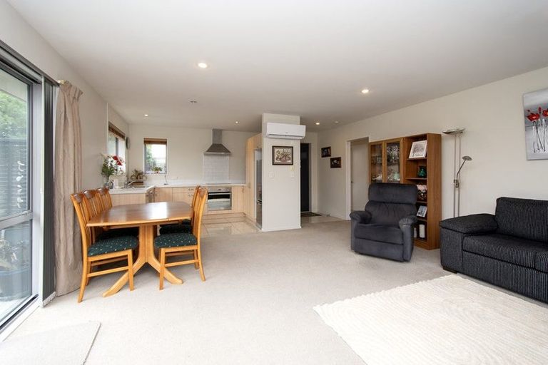 Photo of property in 2/417a Bower Avenue, Parklands, Christchurch, 8083