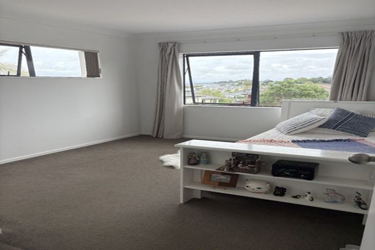 Photo of property in 65 Rising Parade, Fairview Heights, Auckland, 0632