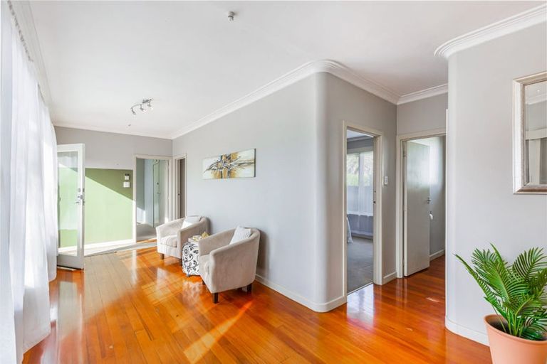 Photo of property in 52 Sylvan Crescent, Te Atatu South, Auckland, 0610