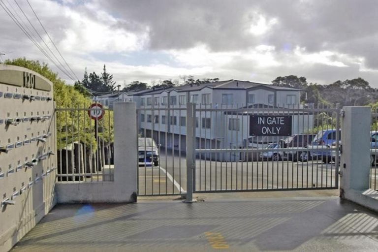 Photo of property in The Haven, 30/120 Beach Haven Road, Beach Haven, Auckland, 0626