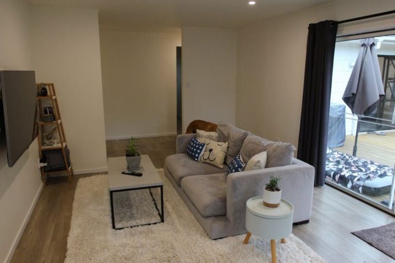 Photo of property in 17 St Catherine Crescent, West Harbour, Auckland, 0618