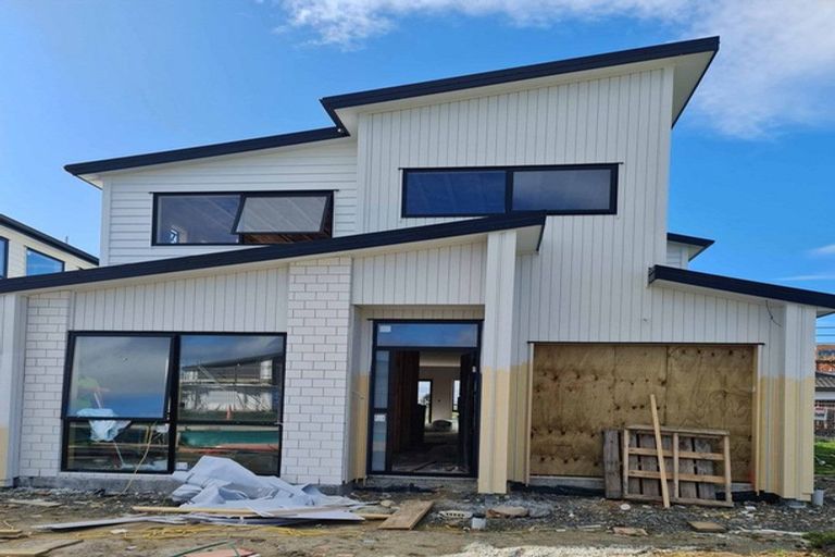 Photo of property in 12 Korowhiti Road, Clarks Beach, 2122