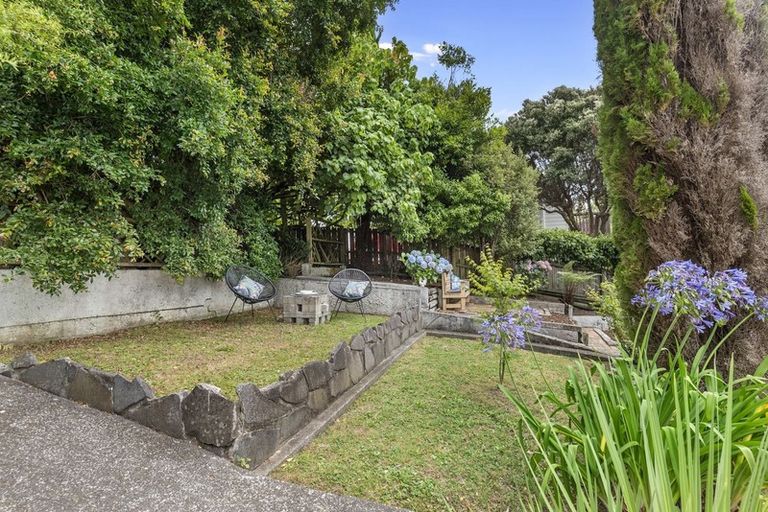 Photo of property in 105 Browns Bay Road, Browns Bay, Auckland, 0630