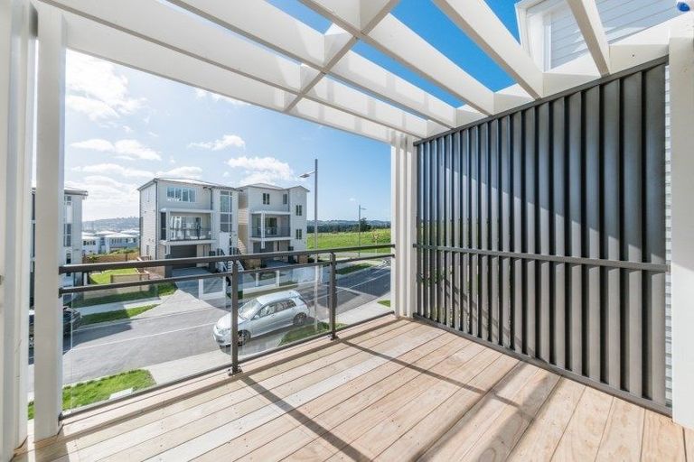 Photo of property in 22 Fernly Rise, Flat Bush, Auckland, 2019